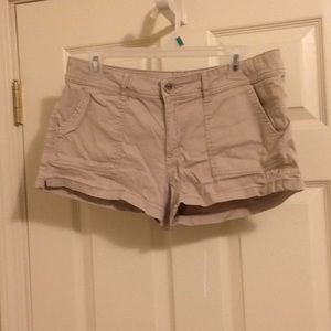 Khaki short shorts